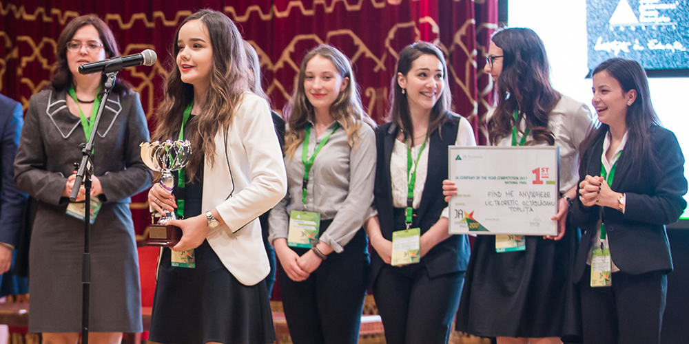 Tinerii antreprenori premiați la Gala JA Hall of Fame – Investește în Educație!®
